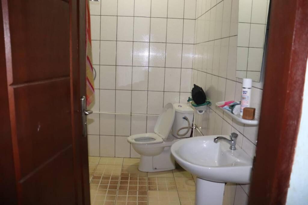 Residence Jeanne A Yaounde Odza Messamengo Buitenkant foto