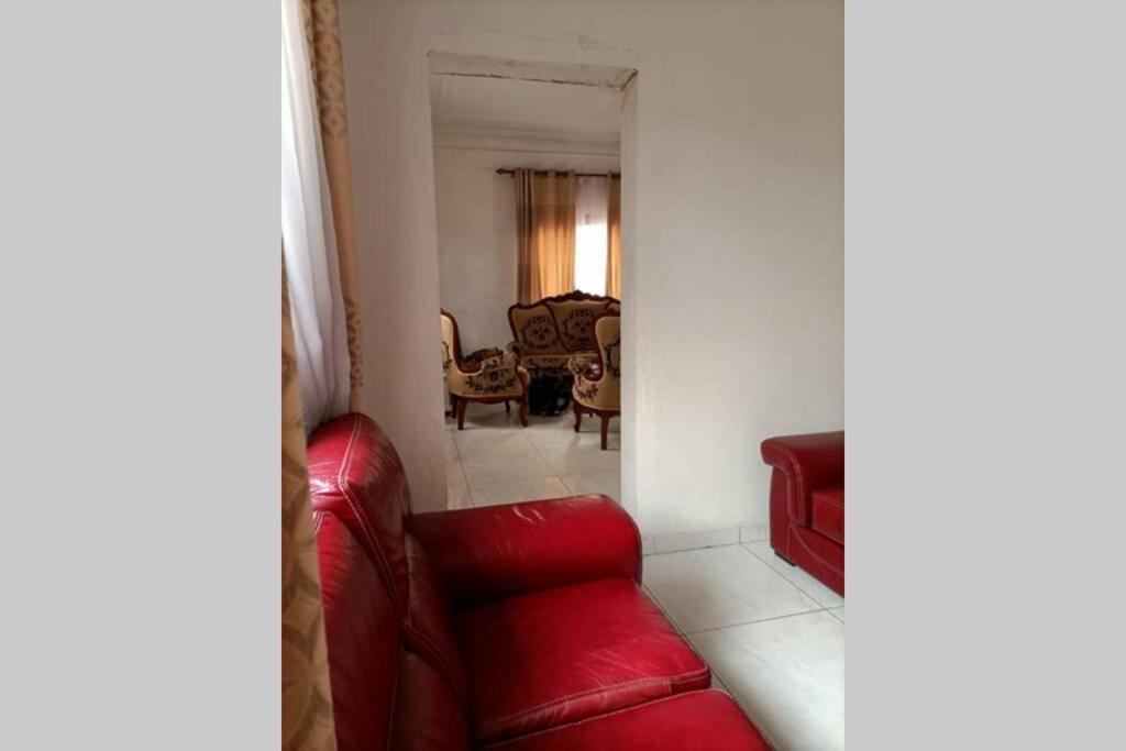 Residence Jeanne A Yaounde Odza Messamengo Buitenkant foto
