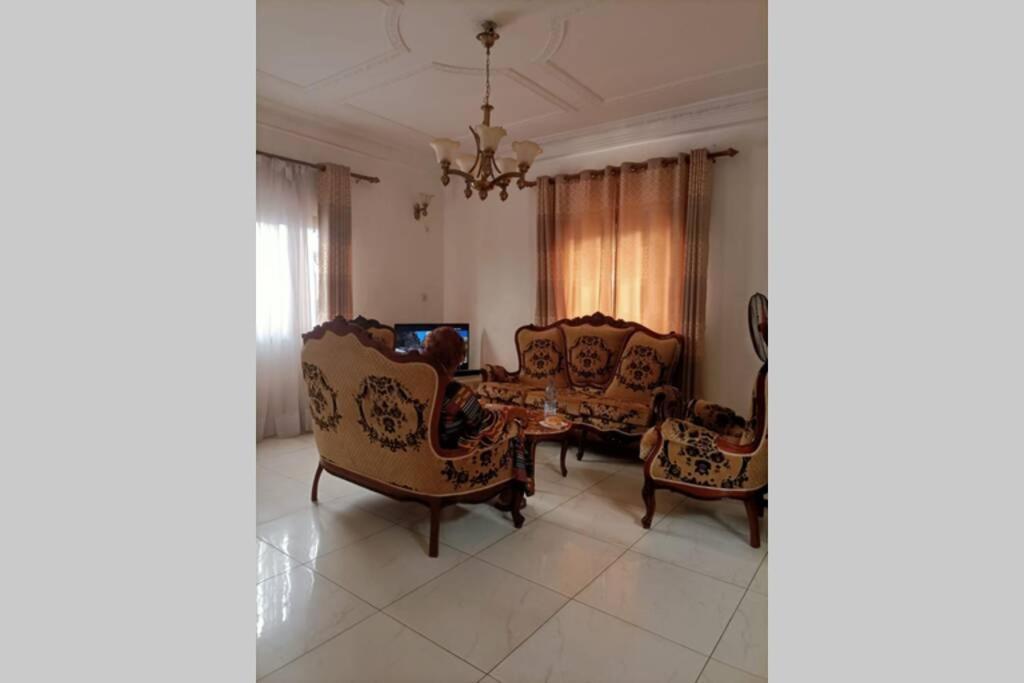 Residence Jeanne A Yaounde Odza Messamengo Buitenkant foto