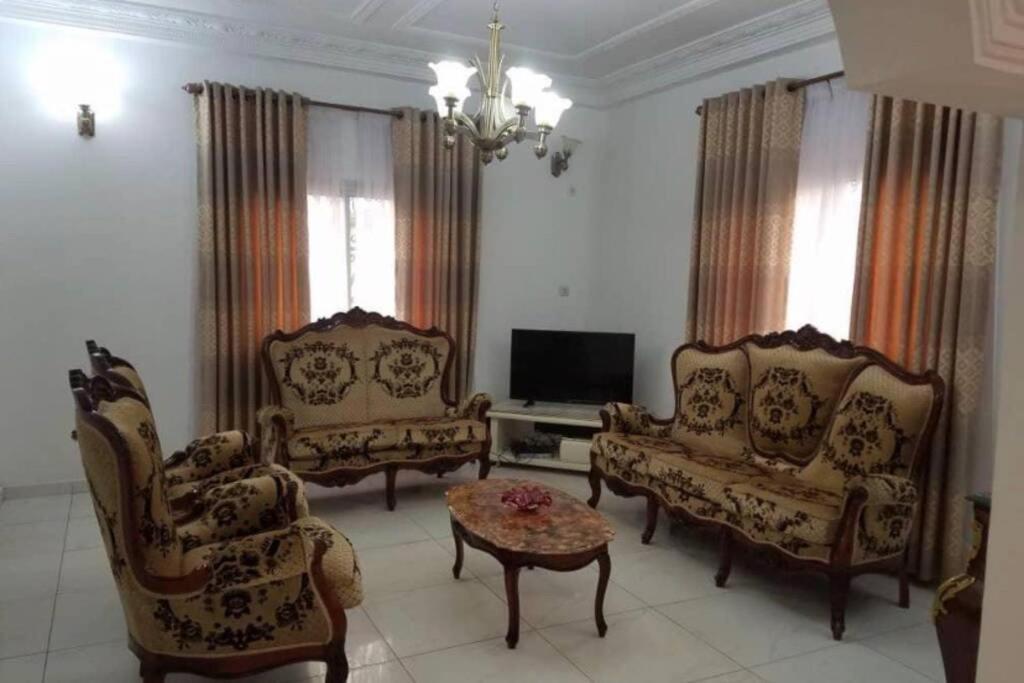 Residence Jeanne A Yaounde Odza Messamengo Buitenkant foto