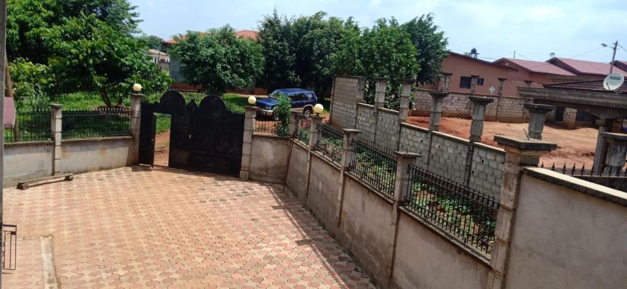Residence Jeanne A Yaounde Odza Messamengo Buitenkant foto